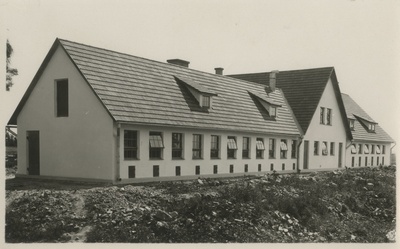 Raadi väikeloomakasvatuse katsejaama hoone esikülg  duplicate photo