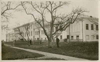Läänemaa Õpetajate Seminari peahoone, fassaadivaade, ees puud. Rek Karl Burman  duplicate photo