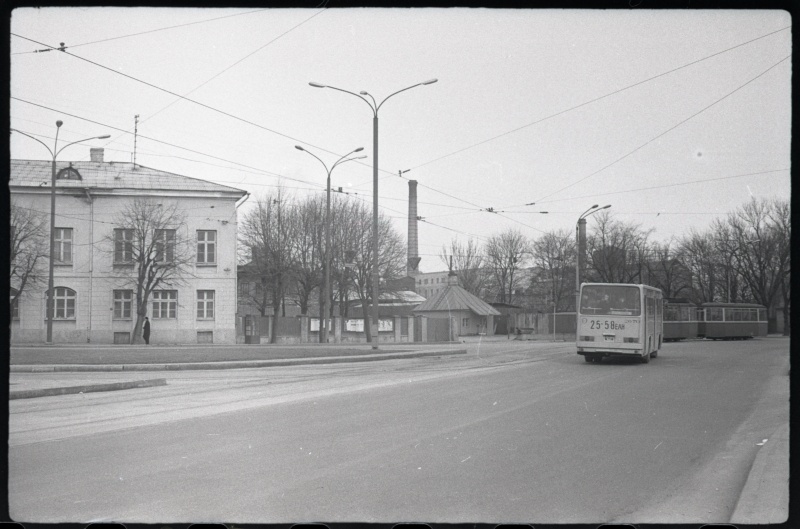 Tallinn, Kesklinn, Viru väljak, Narva maantee algus.
