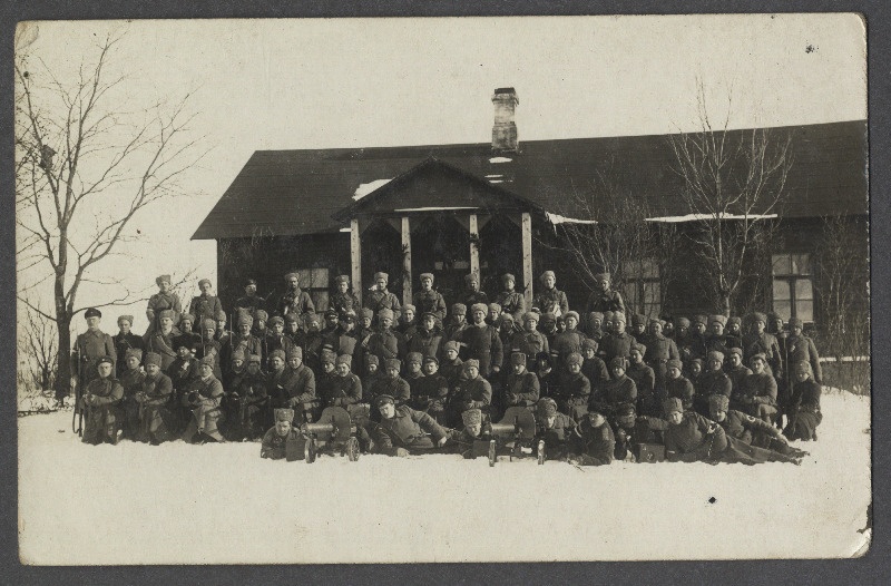 5. Jalaväepolgu 5. rood grupifotol peale Narva vallutamist 1919. aasta märtsis puhkusel [Samokrassi?] külas