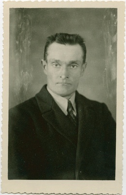 Vabadussõja Ajaloo Komitee kaastööline V. Priks fotoportreel  duplicate photo