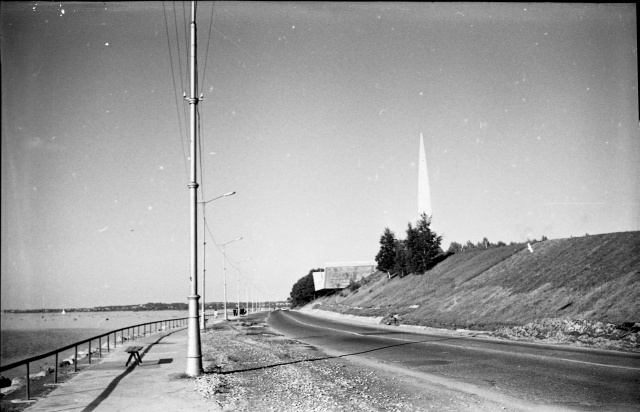 Tallinn, Kesklinn, Kadriorg, Pirita tee Maarjamäe all.