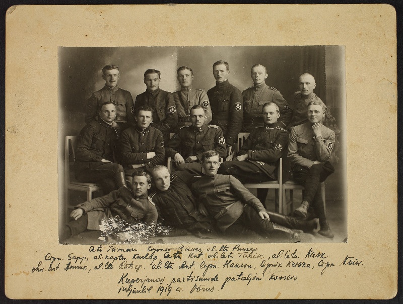 Kuperjanovi partisanide pataljoni ohvitserid 1. juulil 1919 Võrus.