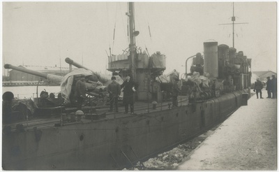 Sõjalaev Tallinna sadamas  duplicate photo