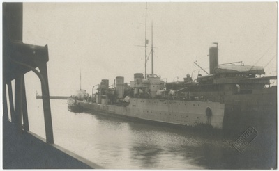 Sõjalaev Tallinna sadamas  duplicate photo