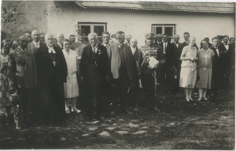 Riigivanem J. Teemant Kambja seltskonnategelaste keskel