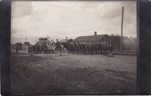 Ratsaväelased koos soomusautoga Kotkasilm