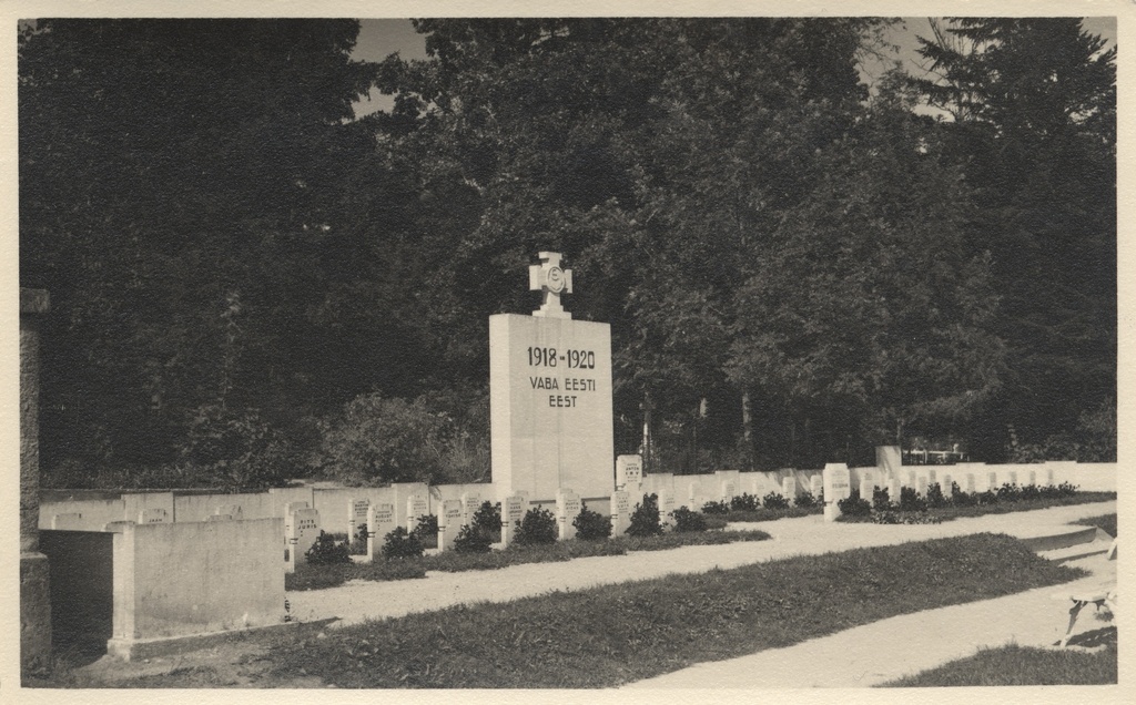 [in the grave of those who fell in the War of Liberty in Viljandi]