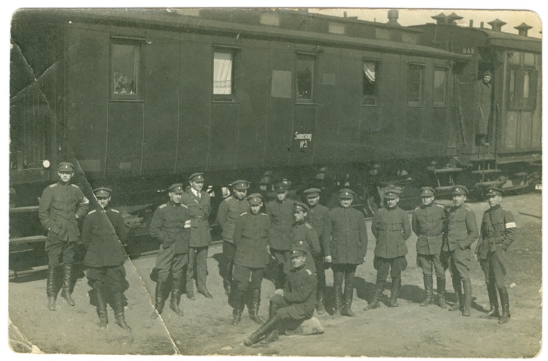 Foto. V soomusrong ja isikkooseis. Ohvitserid.