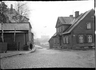 Tallinn, Kesklinn, Keldrimäe asum. Lennuki (Mardi) ja Kaasani (?) tänava nurk.  similar photo