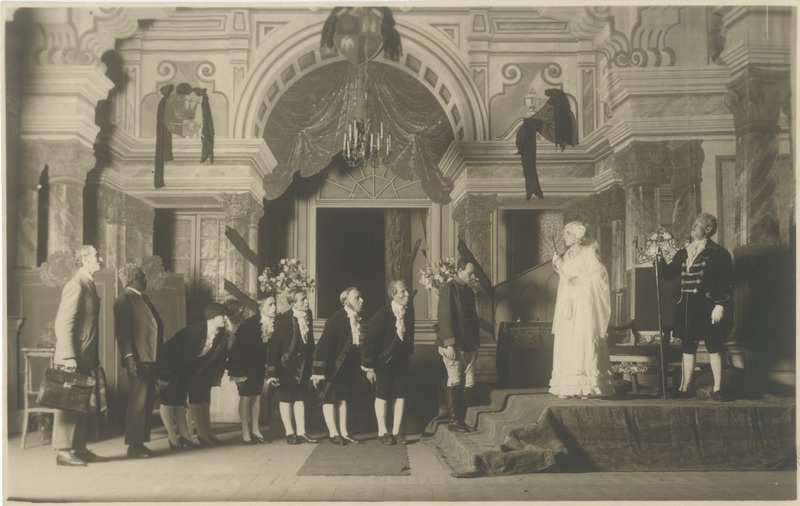 Stseen Draamastuudio lavasstusest "Improvisatsioonid juunis"