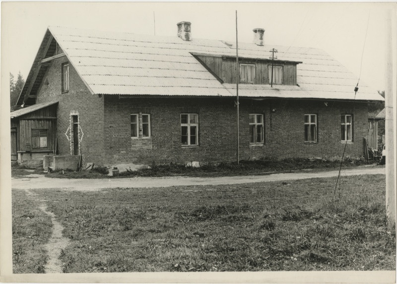 Tellistest hoone, arvatavasti elumaja