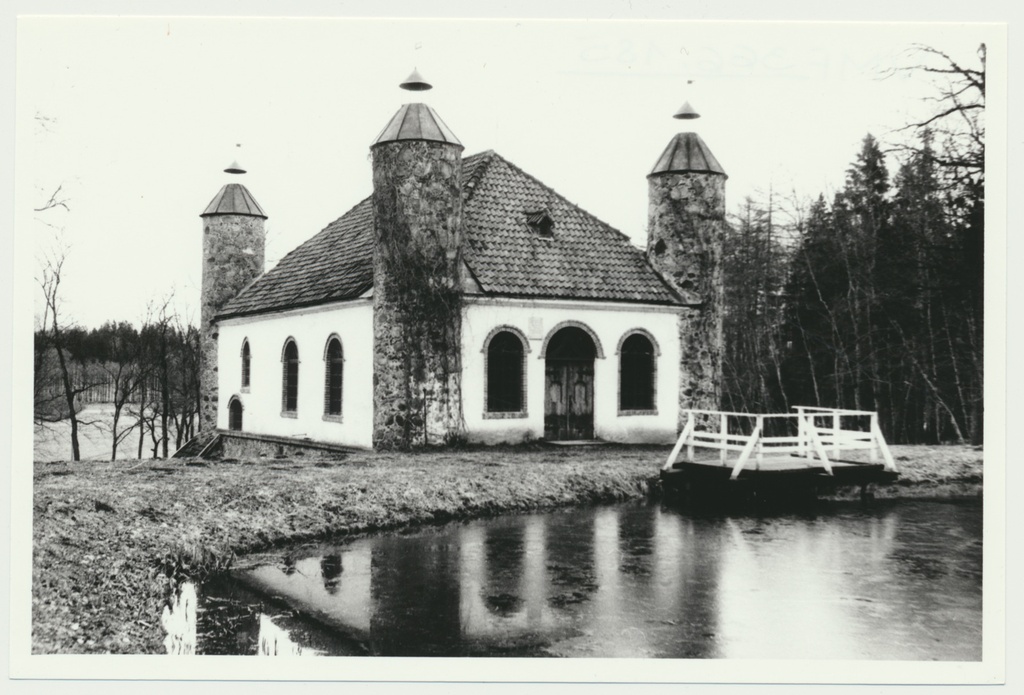foto, Viljandimaa, Heimtali jahiloss, endine meierei, 1993, foto L. Kadalipp