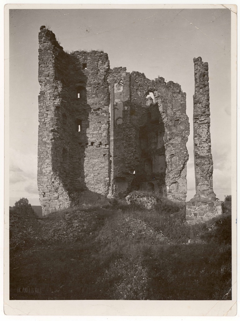 The ruins of Vastseliina Castle. View of N-wall towers from W