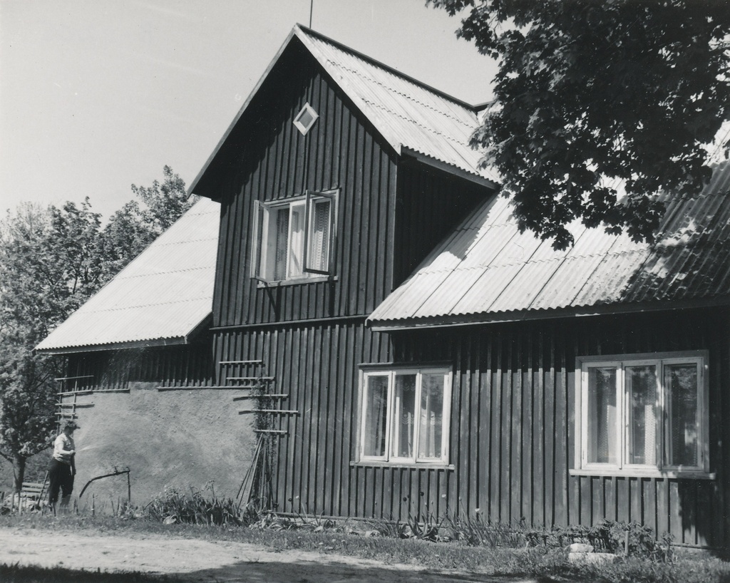Kääriku spordibaasi kõrvalhoone