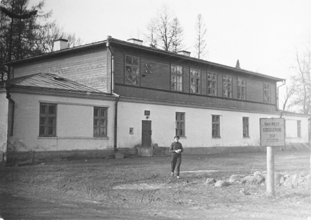 Pootsi koolimaja, endine Pootsi mõisavalitseja maja