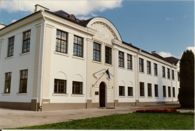 2 värvifotot Türi 1.Keskkool 1995