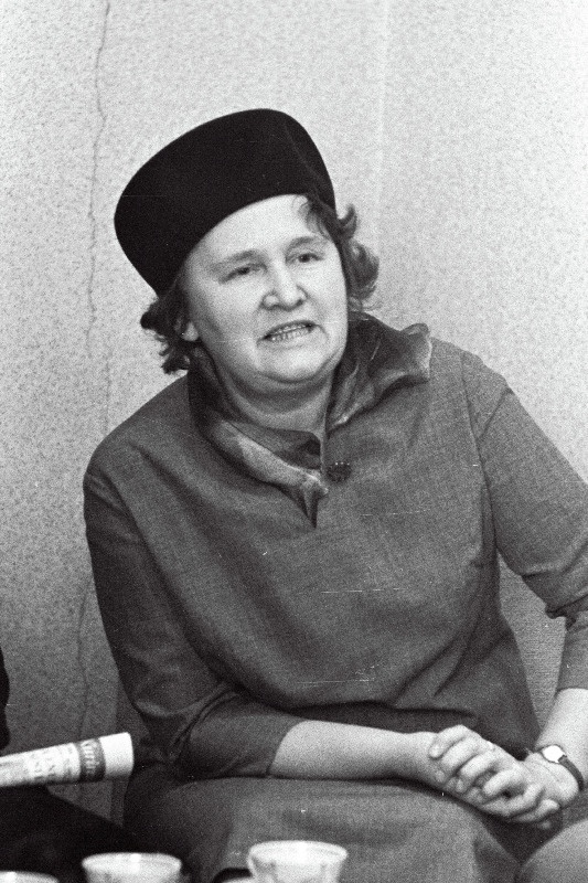 Adamson, Mari - tarbekunstnik.