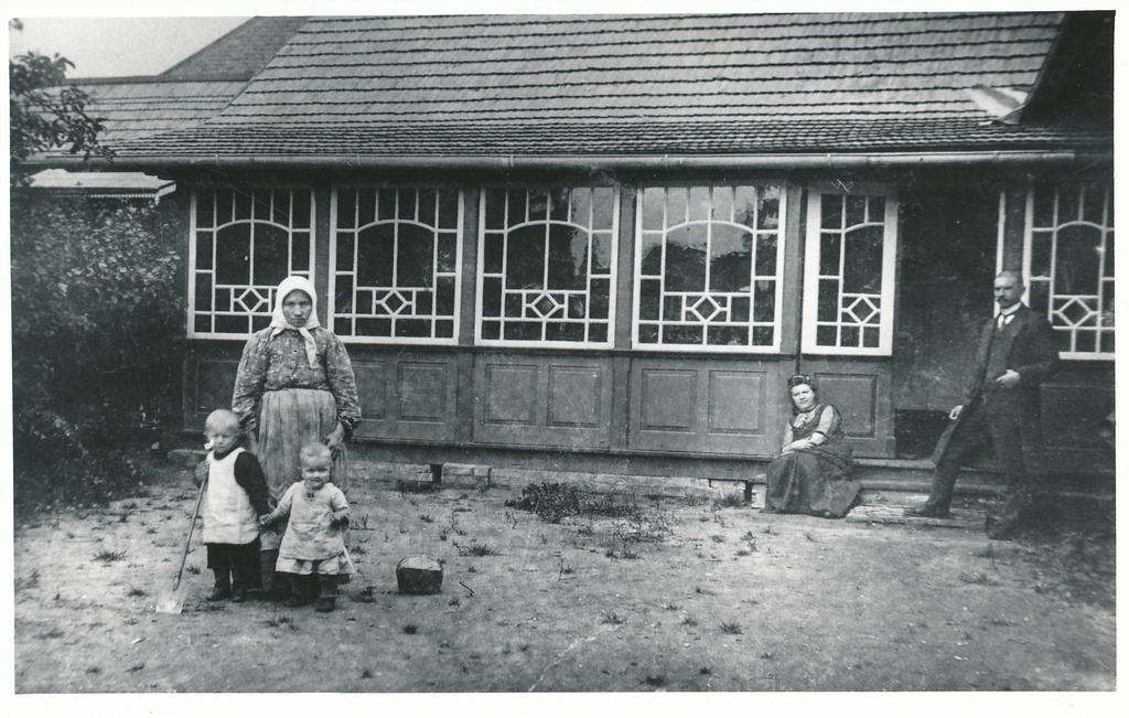foto, Viljandi kroonualgkool, Vaksali tn 4, Wilhelm Klinke hobupostijaama aiamaja, u 1913