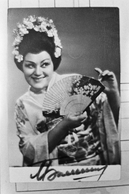 Moldaavia lauljatar Maria Biešu, kes 1967. a Jaapanis tunnistati maailma parimaks madame Butterflyks, esinemas RAT „Estonias“ Butterfly osas G. Puccini ooperis „Madame Butterlfy“.