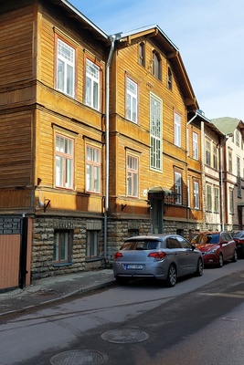 Korterelamu Tallinnas Wismari tn, hoone vaade piki tänavat. Arhitekt Anton Uesson rephoto