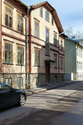 Korterelamu Tallinnas Wismari tn, hoone vaade piki tänavat. Arhitekt Anton Uesson rephoto