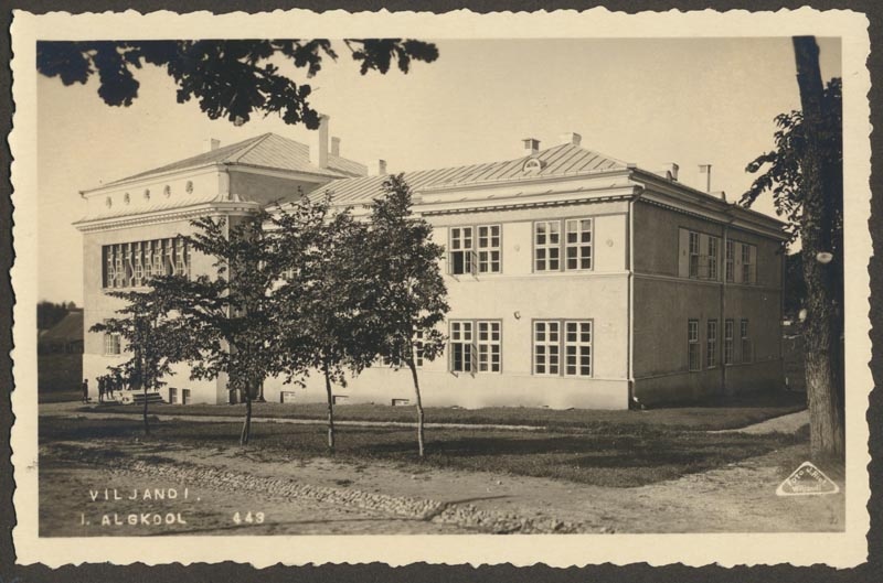 foto albumis, Viljandi, Valuoja kool (I algkool), u 1935 (2011 algkool liitus C.R.Jakobsoni nim kooliga, 2012 hoones riigigümnaasium), foto J. Riet