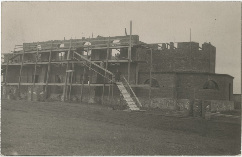 Luterliku Peetri kiriku altaripoolne otsa Petseris