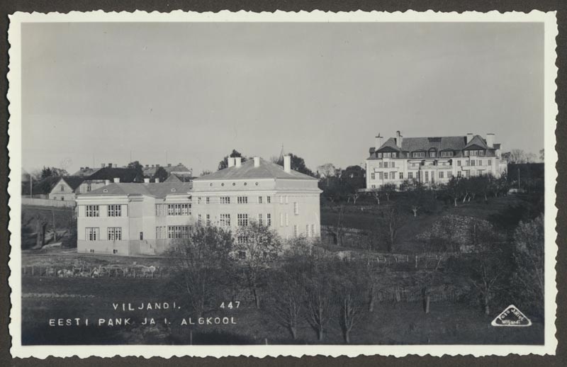 foto albumis, Viljandi, pangamaja, Valuoja kool, u 1930, foto J. Riet
