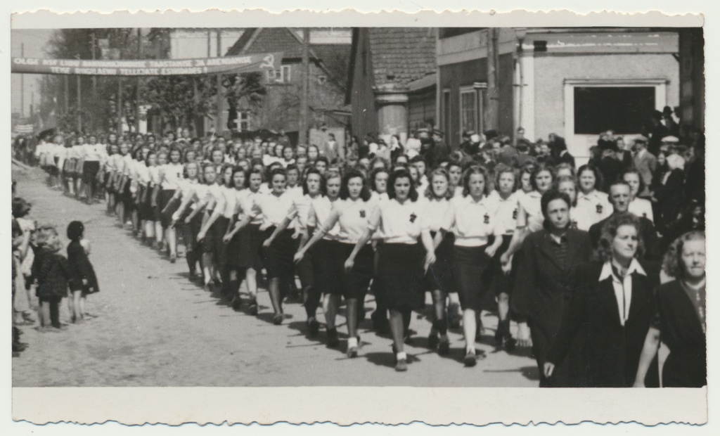 foto  Võidupüha rongkäik