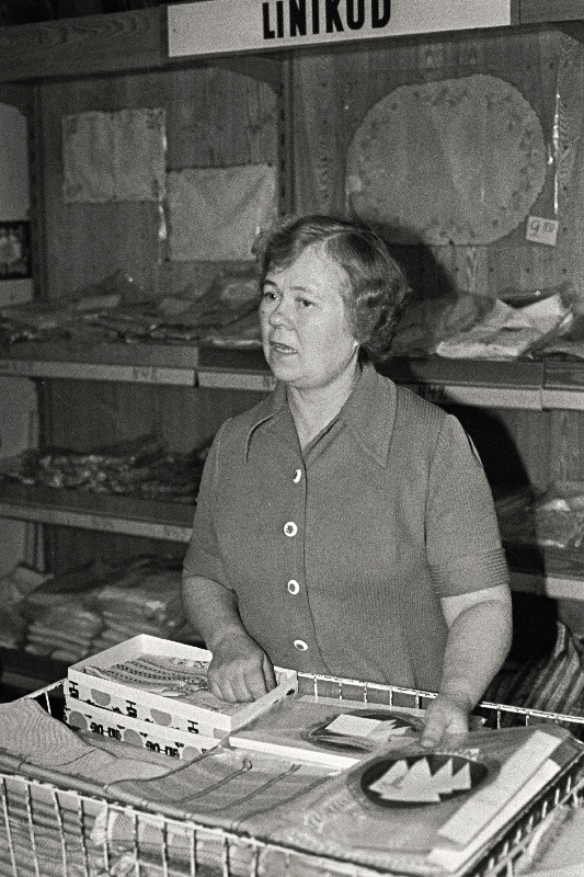 Keila galanteriikaupluse "Ilu" müüja Hilja Meresaar.