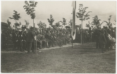 Puhja Vabadussõja mälestussamba avamine, inimesed istumas  similar photo