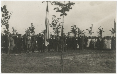 Puhja Vabadussõja mälestussamba avamine, inimesed lipu juures seismas  similar photo