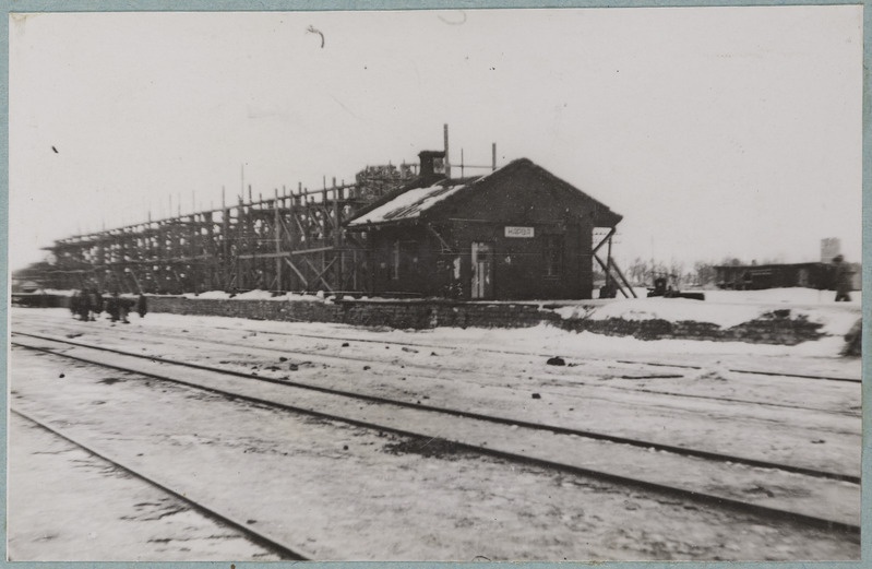 Sõjapurustused ja taastamine Eesti raudteel: taastatud kaubaait Narva jaamas, 1940. aastad.