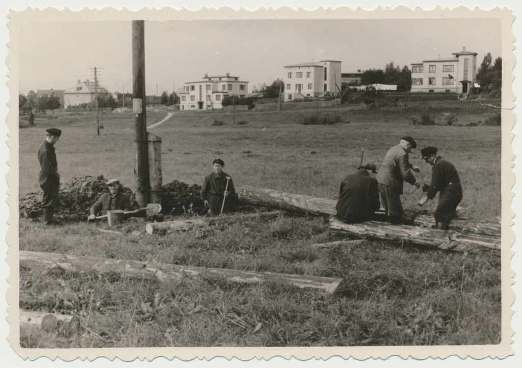 foto, Viljandi, Valuoja orus posti paigaldamine, taamal Valuoja pst, u 1940