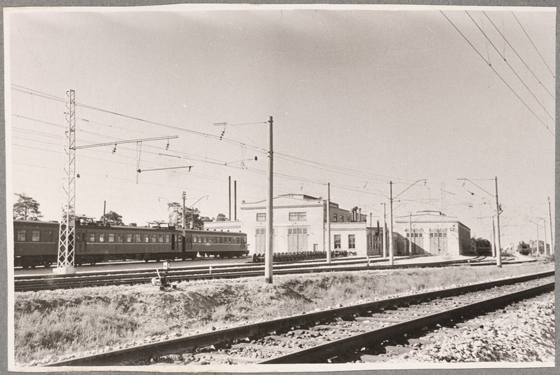 Elektridepoo: vaade vastvalminud Pääsküla depoole raudtee poolt, 1962