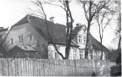 Foto. Haapsalu kreiskool(hiljem Läänemaa Ühisgümnaasium ja I Keskkool.  Foto ca 1920-20. 1963. Kopeerinud M. Arro.  similar photo