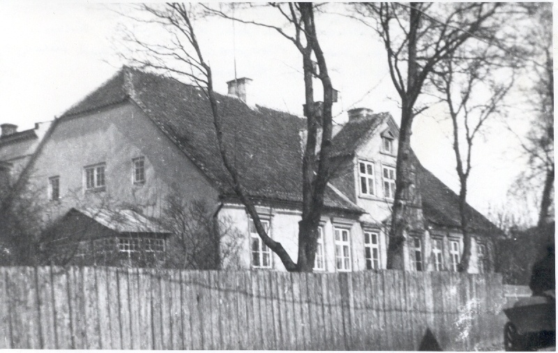 Foto. Haapsalu kreiskool(hiljem Läänemaa Ühisgümnaasium ja I Keskkool.  Foto ca 1920-20. 1963. Kopeerinud M. Arro.