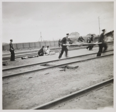 Pilte Eesti raudteedelt: õhu- ja gaasikaitsepäev Rakveres, "kannatanute" aitamine jaamas, 15. mai 1938  similar photo