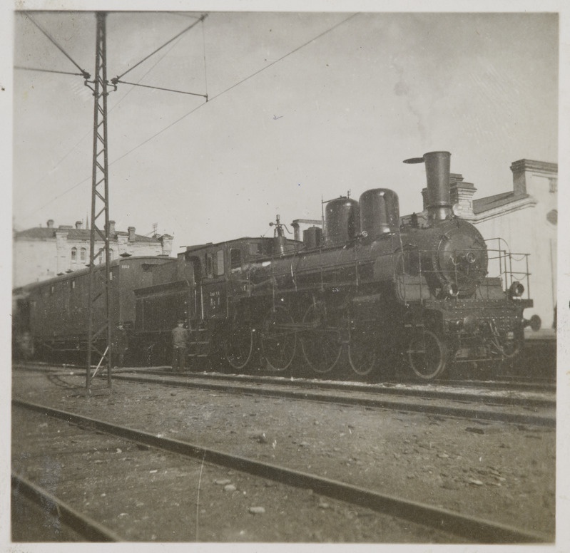 Pilte Eesti raudteedelt: reisirong auruveduriga Ak 1 Tallinnas Balti jaamas, ca 1935