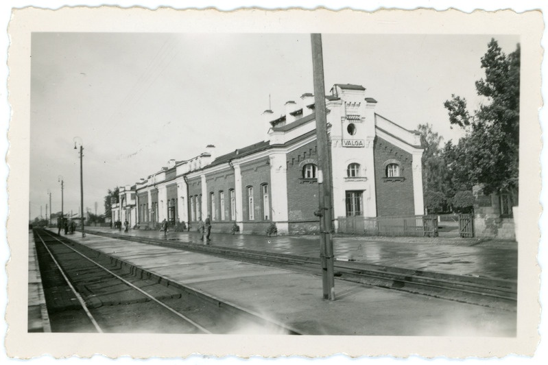 Valga raudteejaam, vaade perroonidelt jaamahoonele, 1930. aastad