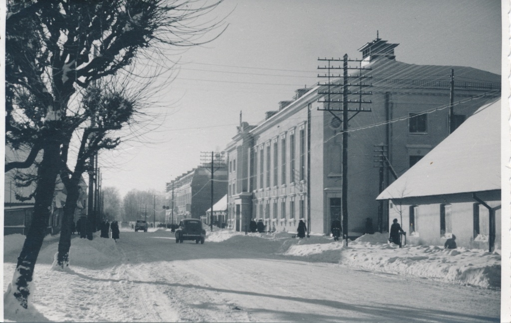 foto, Viljandi, Tallinna tn 7, 5, 3a, 3, sh kultuurimaja, 1958 talv, auto Pobeda. F: H. Riet