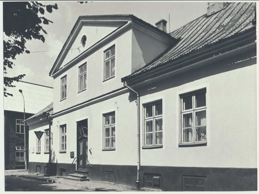 foto, Viljandi muuseumi hoone, J. Tombi plats 12, 1983 F K. Kuusk