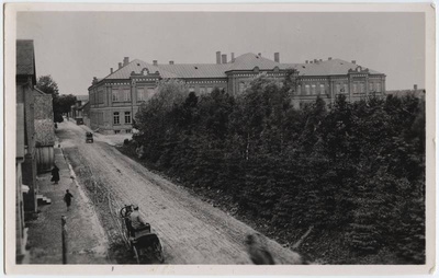 fotokoopia, Viljandi, Jakobsoni tn, koolipark, maagümnaasium, kõrval endine G.H. Schmidti erakool (oli 1844-1875, põles 1903) u 1900  duplicate photo