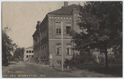 fotopostkaart, Viljandi, Uueveski tee 1, maagümnaasium, u 1925, foto J. Riet  duplicate photo
