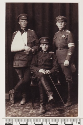 Leitnandid  Eduard Saulep, Reinhold Sabolotny, Arthur Brakel Vabadussõja ajal.  duplicate photo