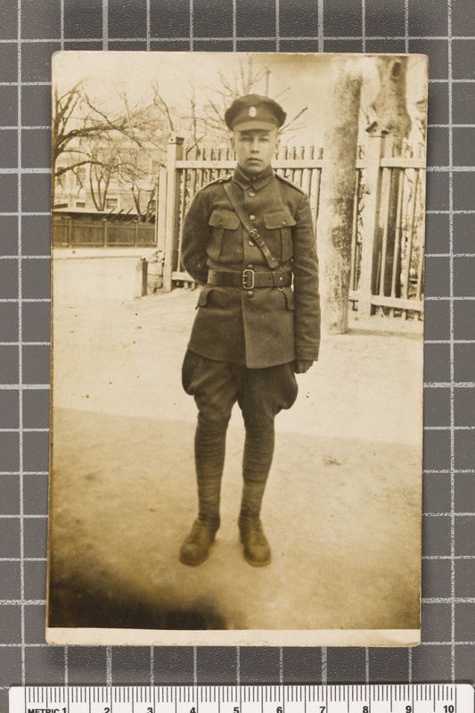 Armin Kiisel Tallinnas sõjaväevormis, 1922