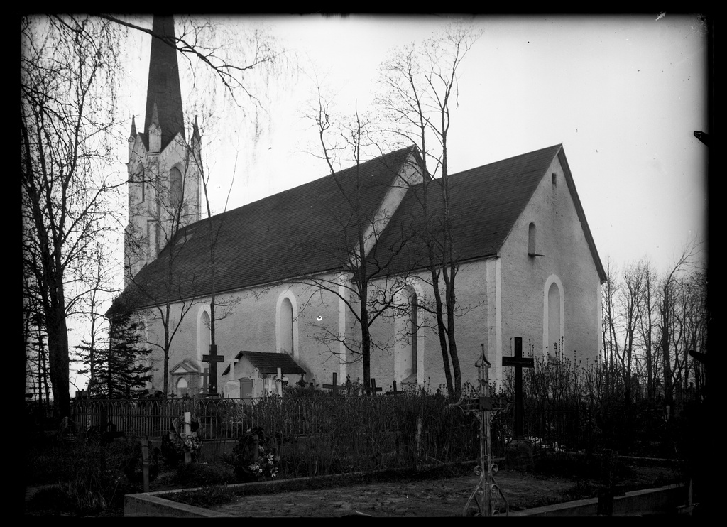 The Church of Järva-Jaani Crossor Johannes. External view from SO