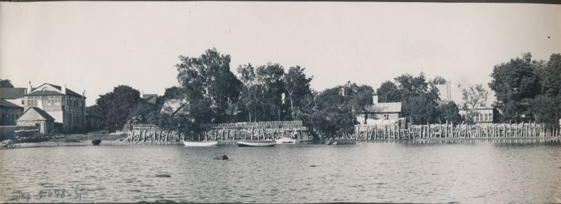 Foto. Dampfi album. Bergfeldti mudaravila hoone ja Väike-Liiva t. algus. Vaade merelt. 1932.