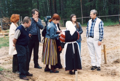 Seto Tsäimaja nurgakivi panekust osavõtjad.  similar photo